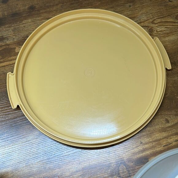 Vintage Tupperware Cake/Pie Holder Harvest Gold with Servin Saver No Handle - Picture 9 of 12